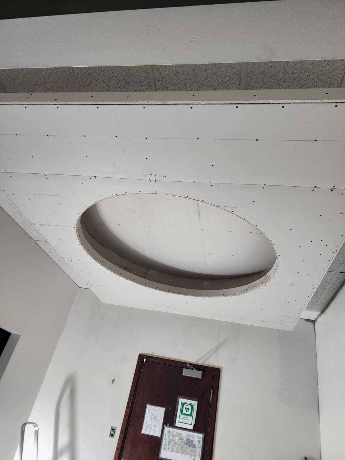 Finished round opening in a drywall ceiling